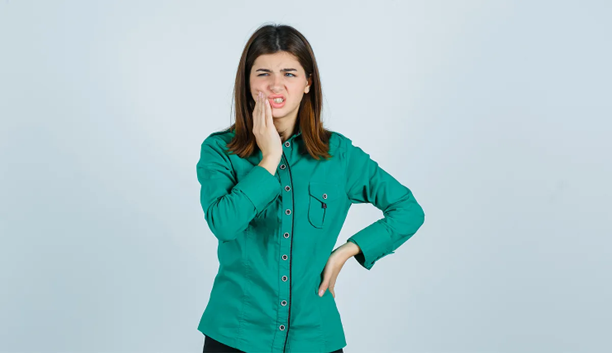 Why Do Teeth Crack? Understanding Causes, Symptoms, and Treatment